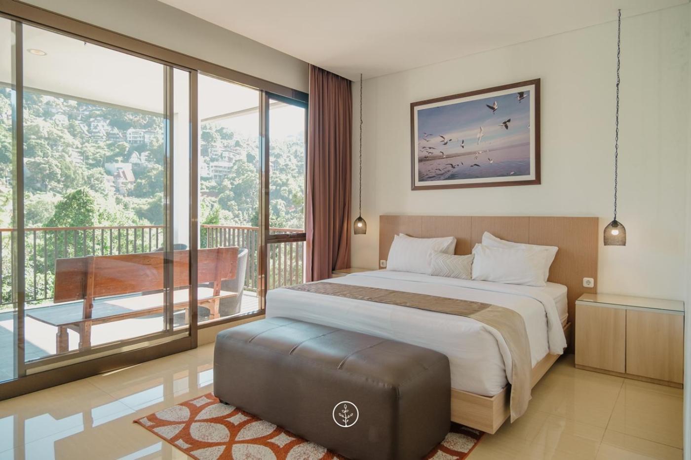 Narwastu Hill View Villa 6 Bedrooms With A Private Swimming Pool Bandung Exterior photo