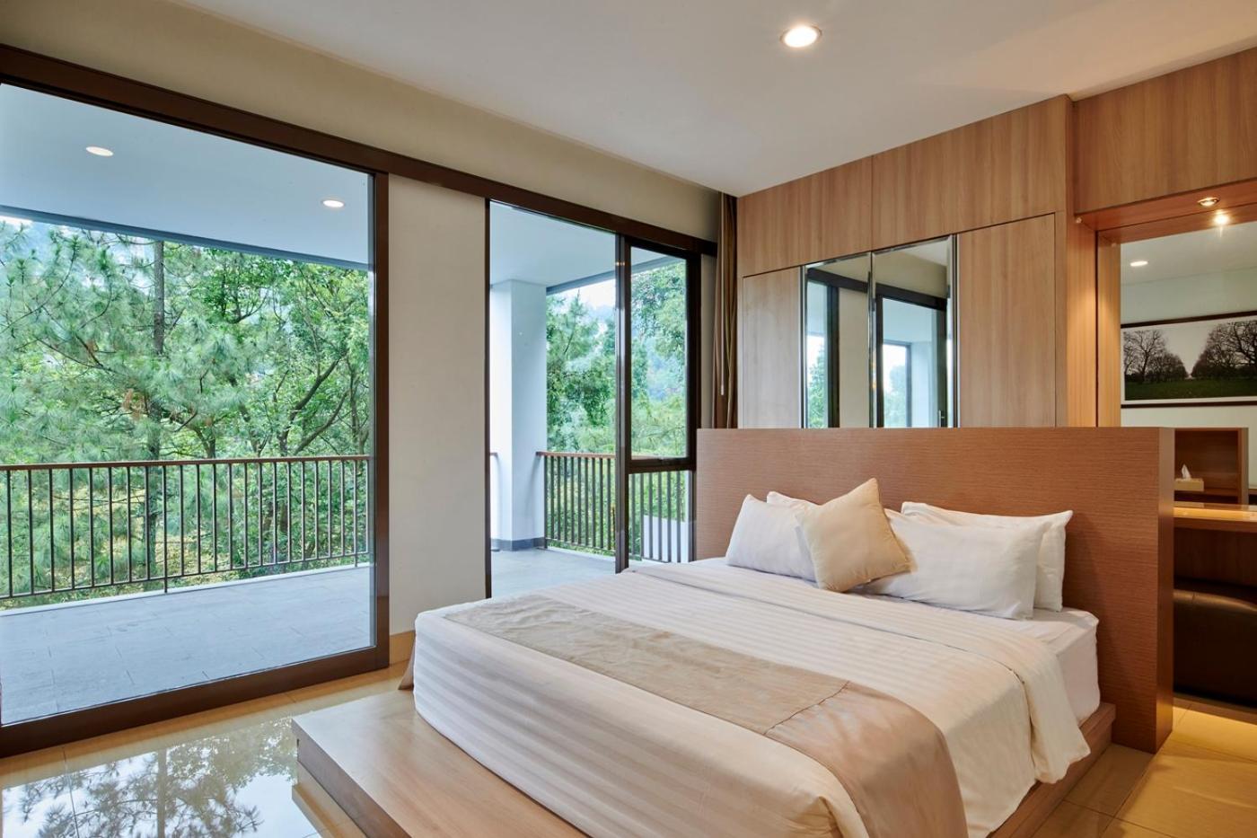 Narwastu Hill View Villa 6 Bedrooms With A Private Swimming Pool Bandung Exterior photo